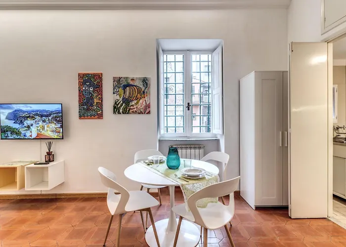 Elegant Apartment Behind The Colosseum